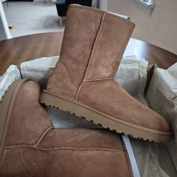 UGG Tan Winter Boots - Picture 1 of 4